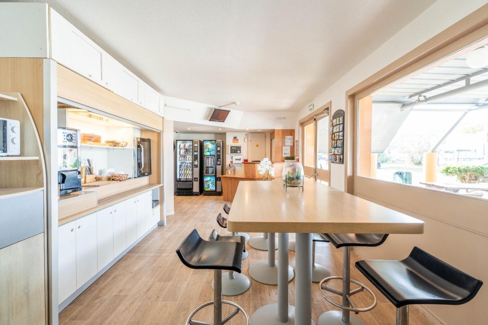 Kyriad Direct Brignoles - Provence Verte Экстерьер фото