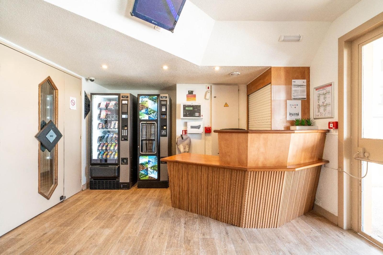 Kyriad Direct Brignoles - Provence Verte Экстерьер фото